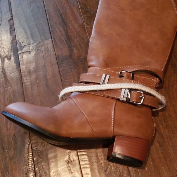 Vintage, Adjustable Buckle, back zipper boots - Picture 4 of 5